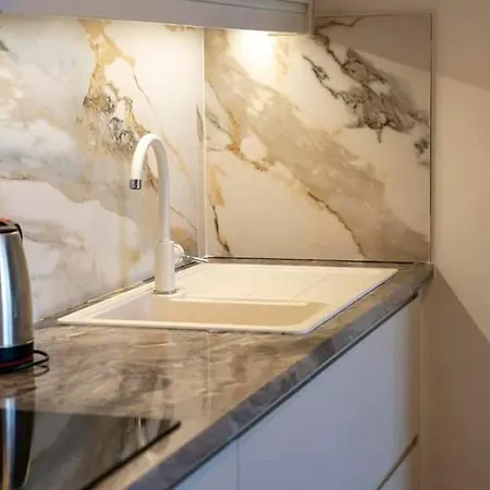 Golden - Luxury Apartment *