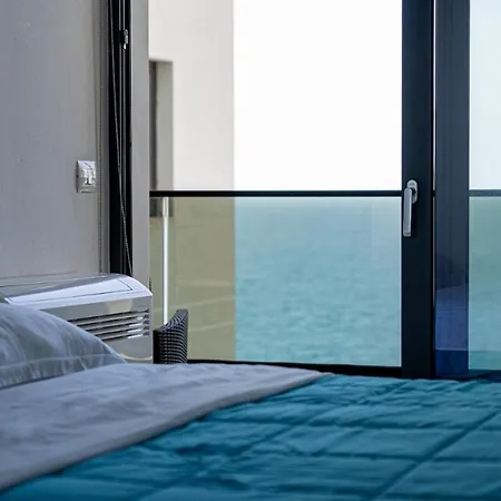 Апартаменты Golden - Luxury Gjashte