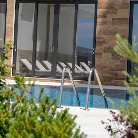 Golden - Luxury Apartment Gjashte