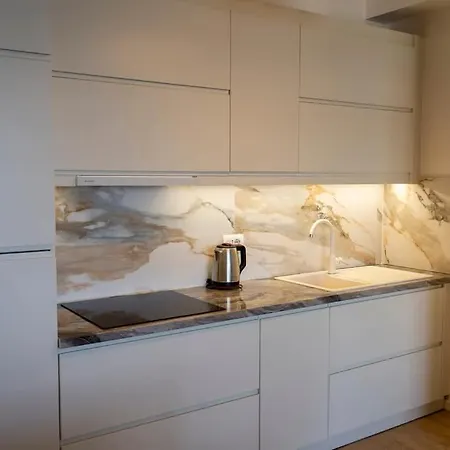 Golden - Luxury Gjashta