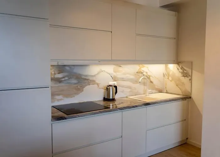 Golden - Luxury Gjashtë